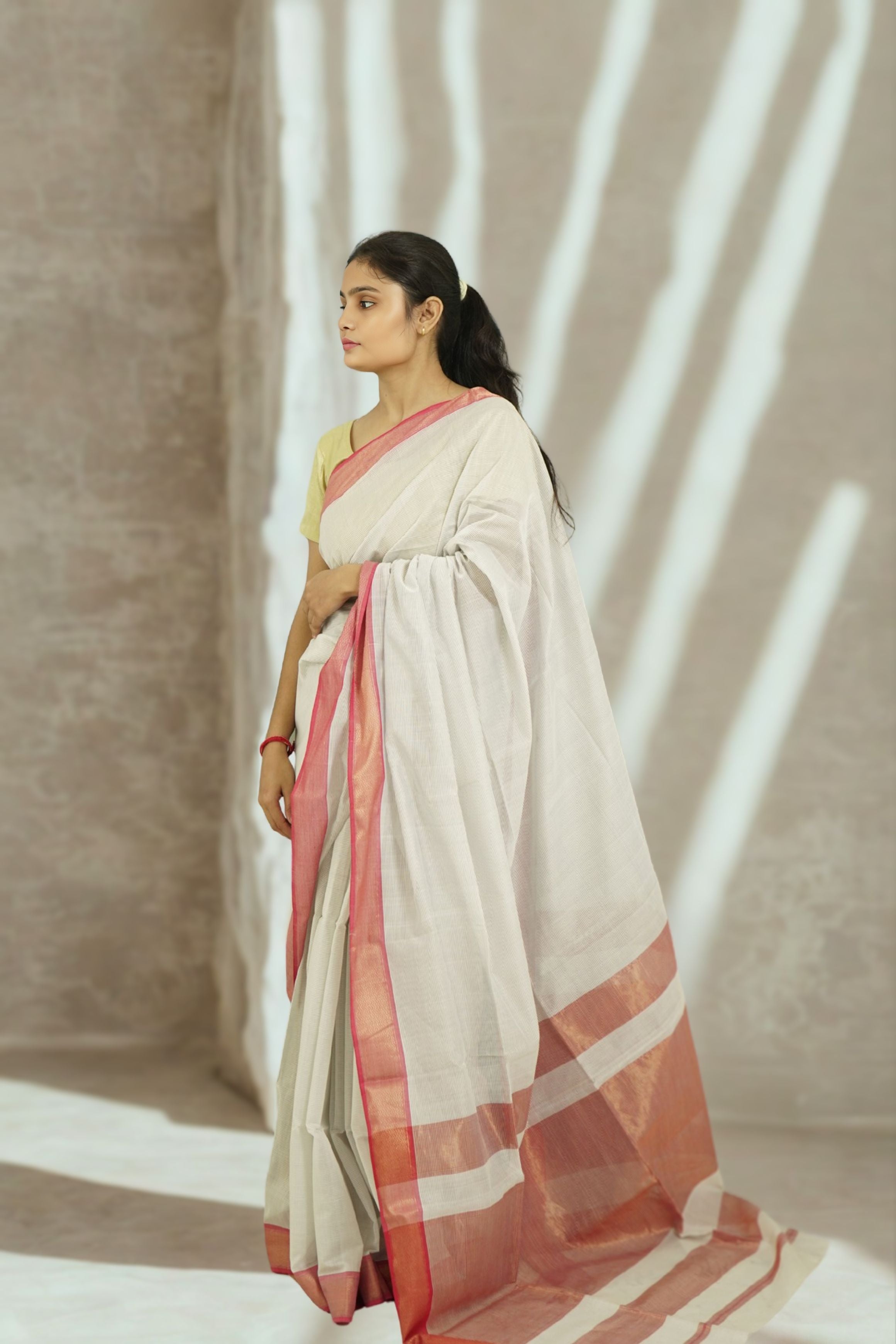 Maheshawari Silk Cotton Saree - WhiteHandloom Weave
