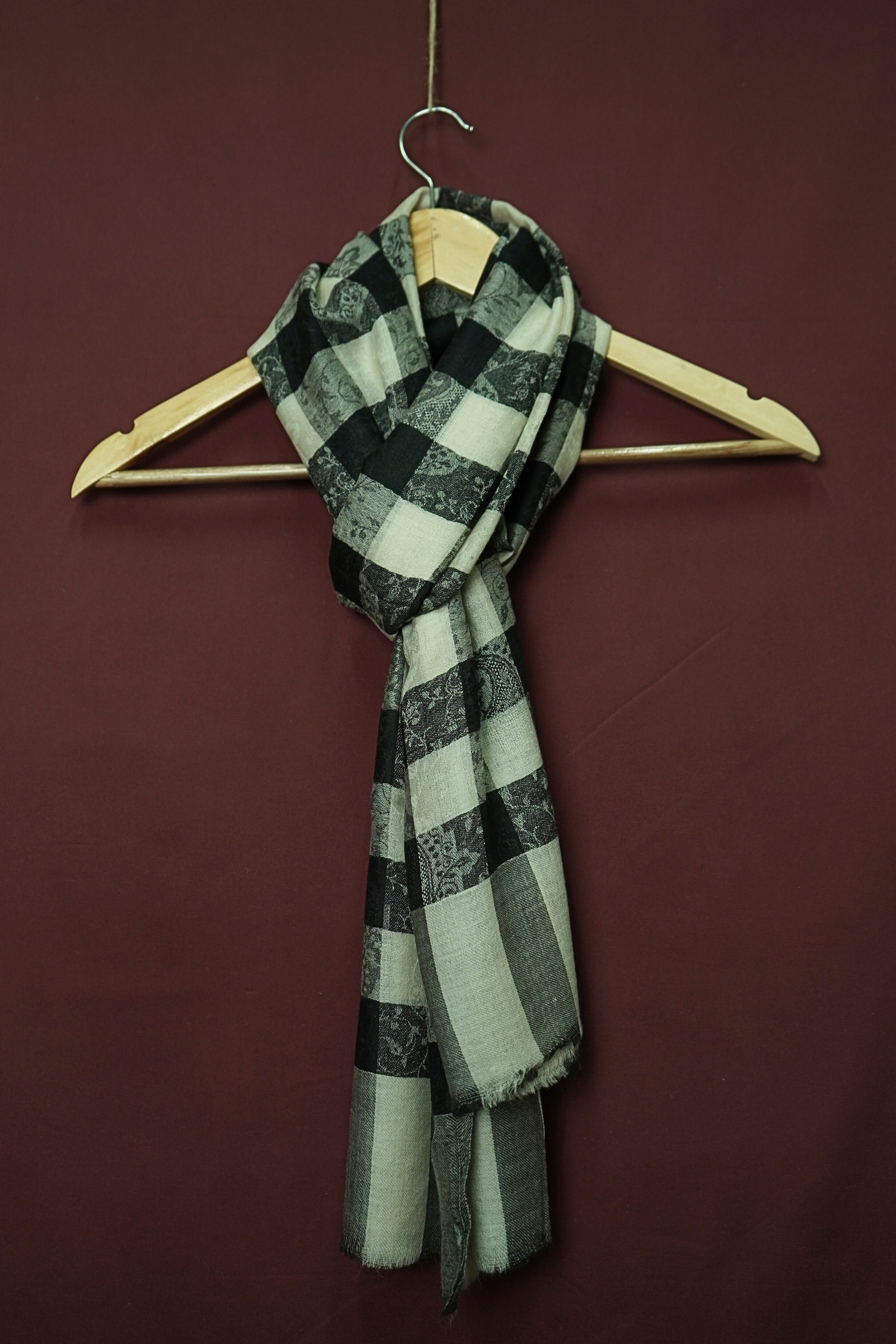 Elegant Checked Pattern Luxury Wrap Pure Pashmina Black & White Shawl