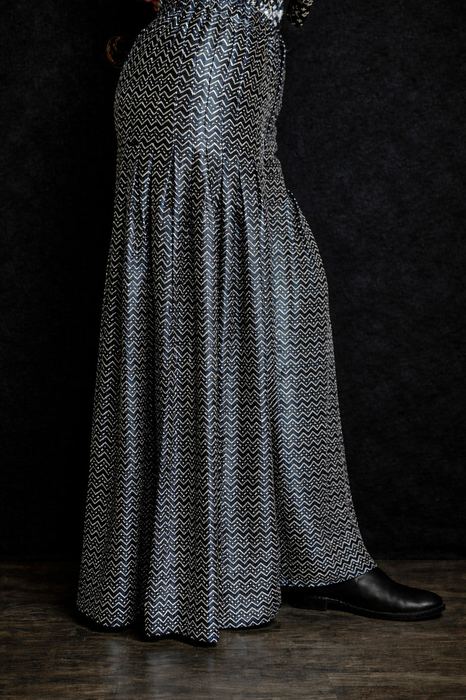 Gajji Silk Pleated Trouser – Charcoal Black & White Zigzag Print