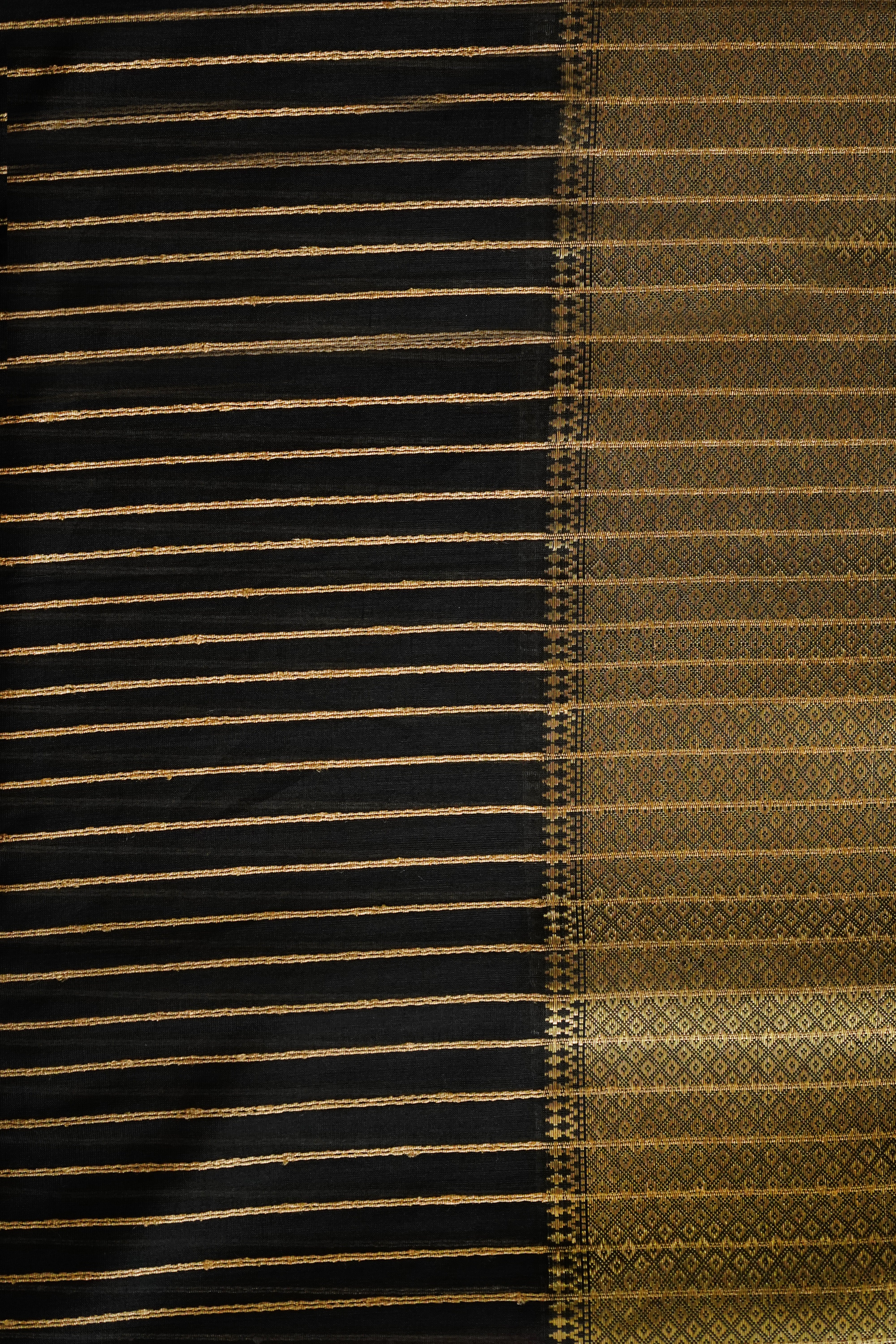 Maheshwari Silk Cotton Saree – Black Diamond Border Stripe Design