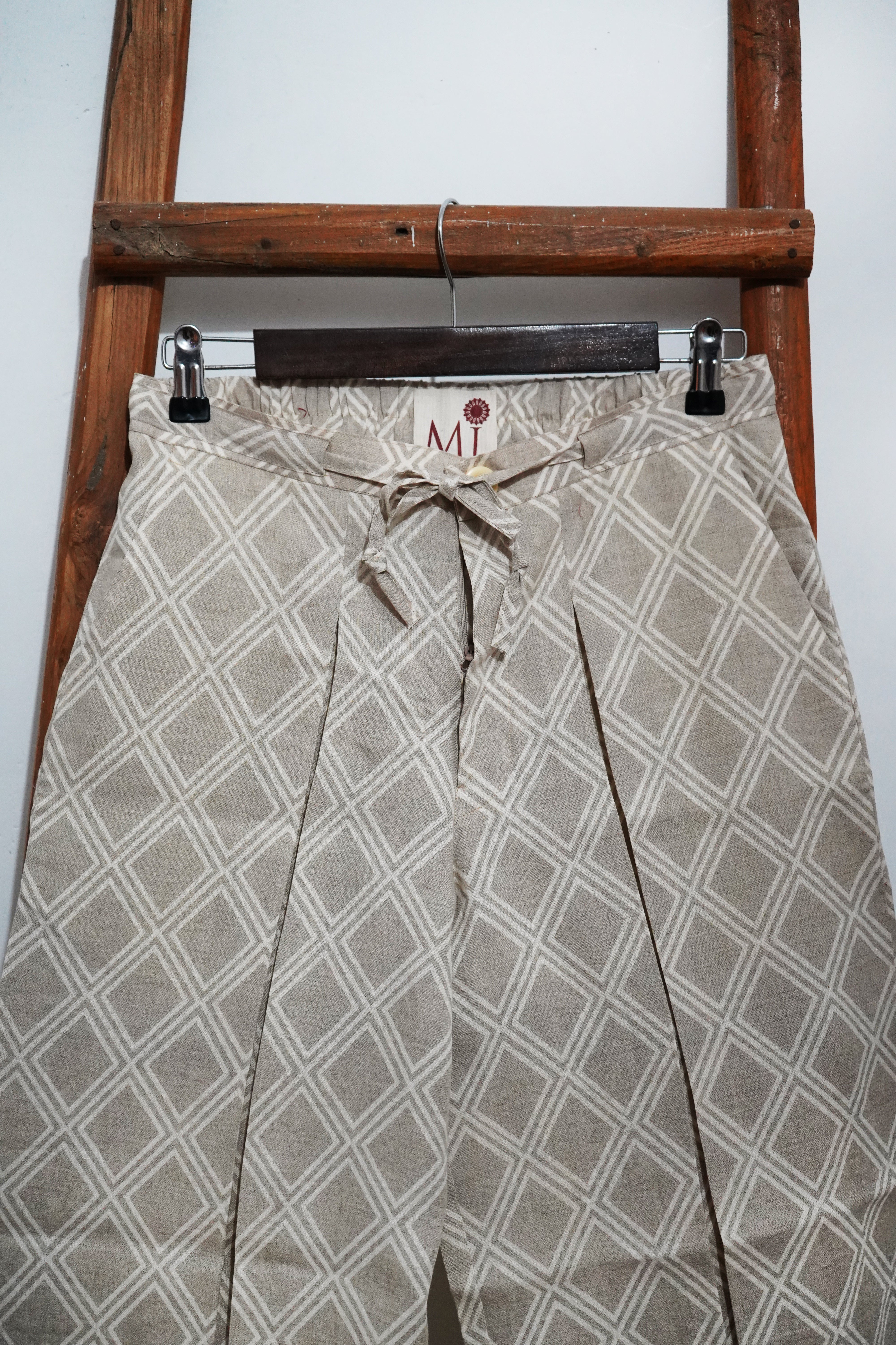 Women’s Pure Linen Beige Box Pleated Trousers