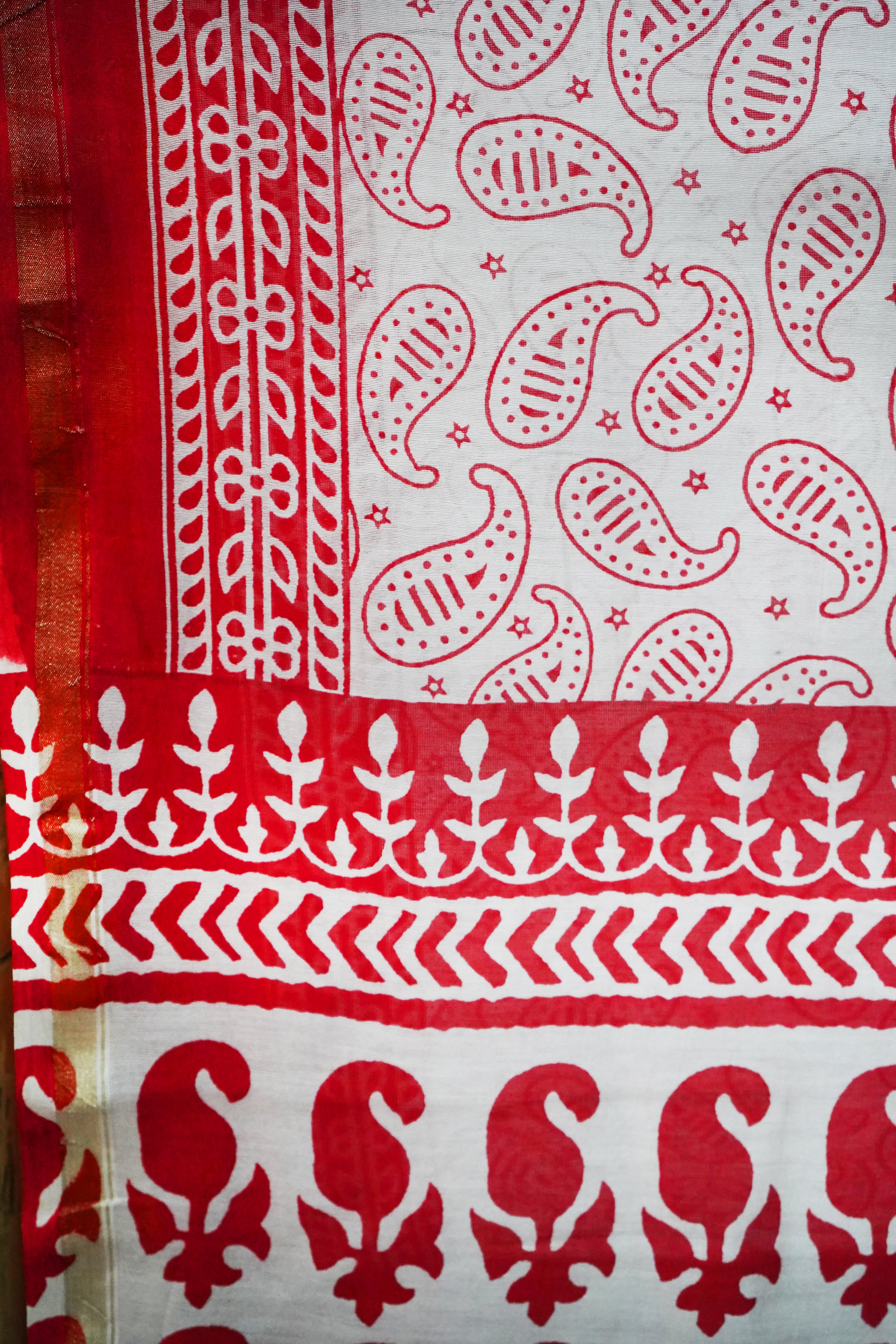 Chanderi Cotton Silk Red & White Batik Print Saree