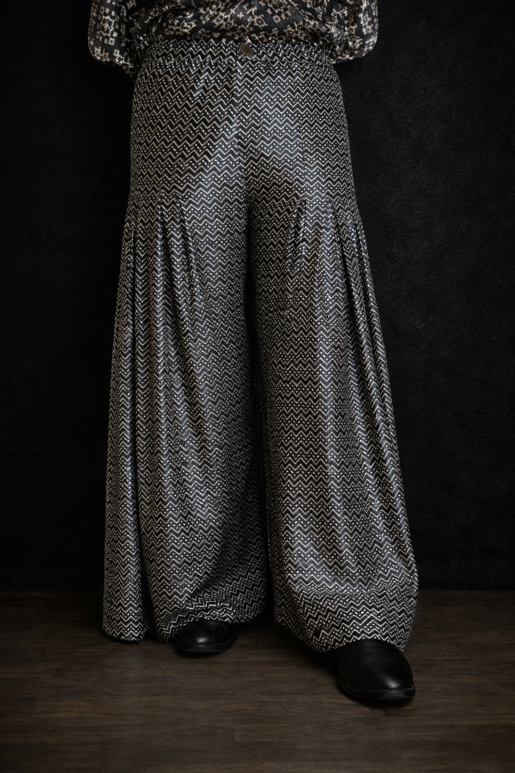 Gajji Silk Pleated Trouser – Charcoal Black & White Zigzag Print