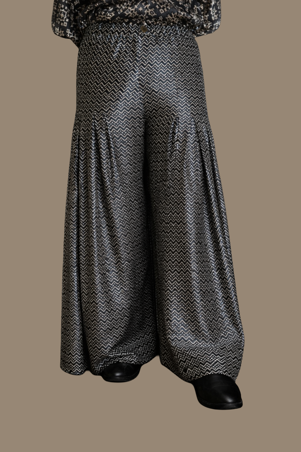 Gajji Silk Pleated Trouser – Charcoal Black & White Zigzag Print